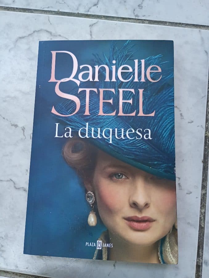 La duquesa — Danielle Steel, libro usado (foto 1 de 3)