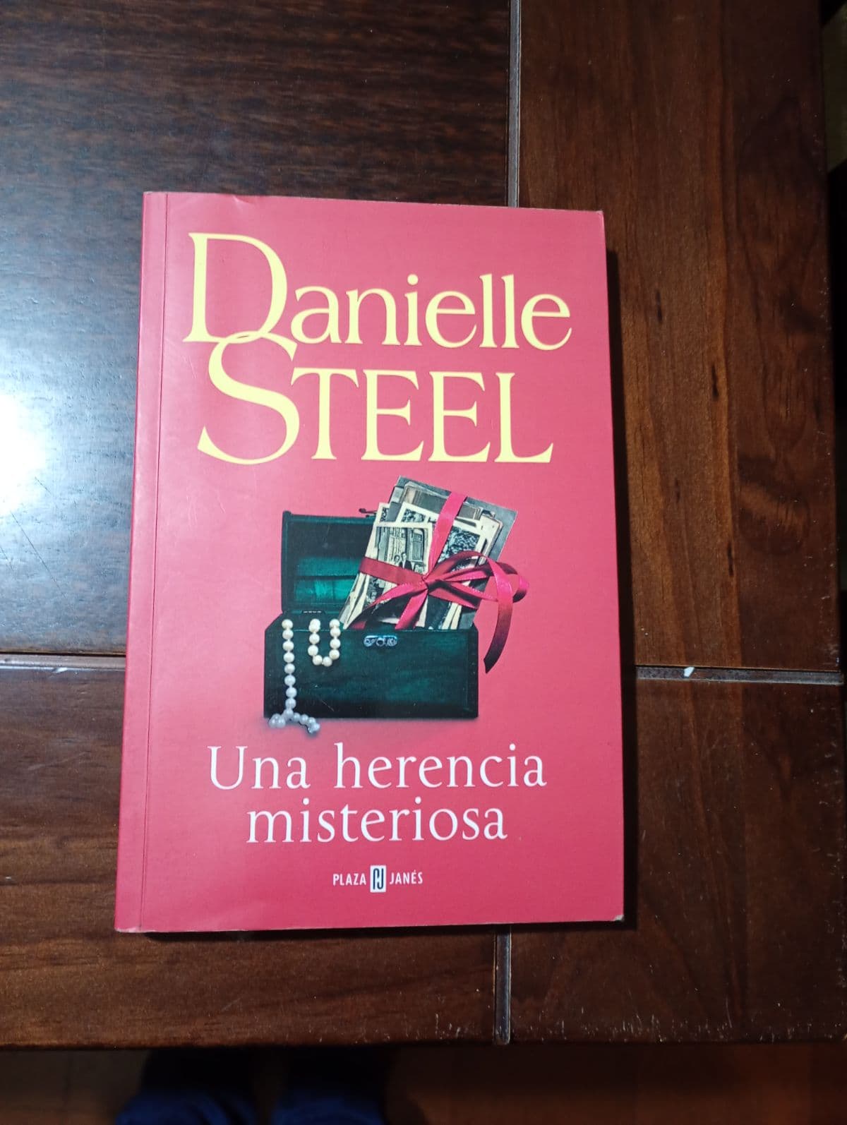 Una herencia misteriosa — Danielle Steel, libro usado (foto 1 de 3)