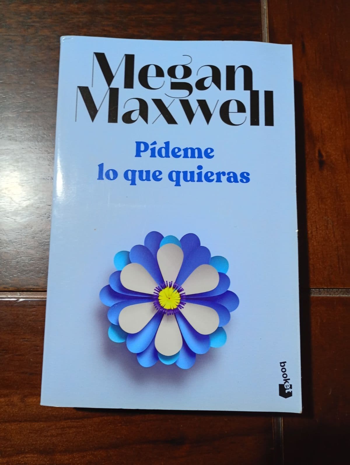 Pídeme lo que quieras — Megan Maxwell, libro usado (foto 1 de 4)