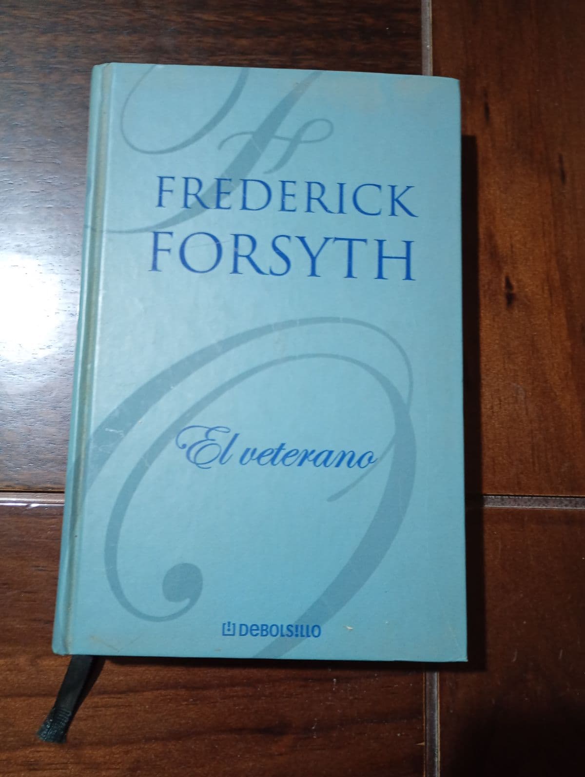 El veterano — Frederick Forsyth, libro usado (foto 1 de 4)