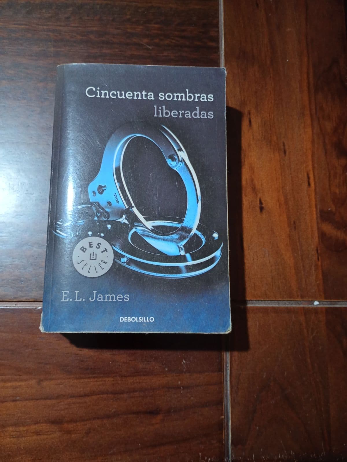 Cincuenta sombras liberadas — E.L. James, libro usado