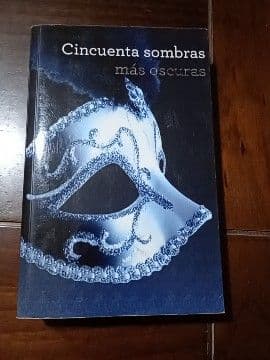 Cincuenta sombras más oscuras — E.L. James, libro usado