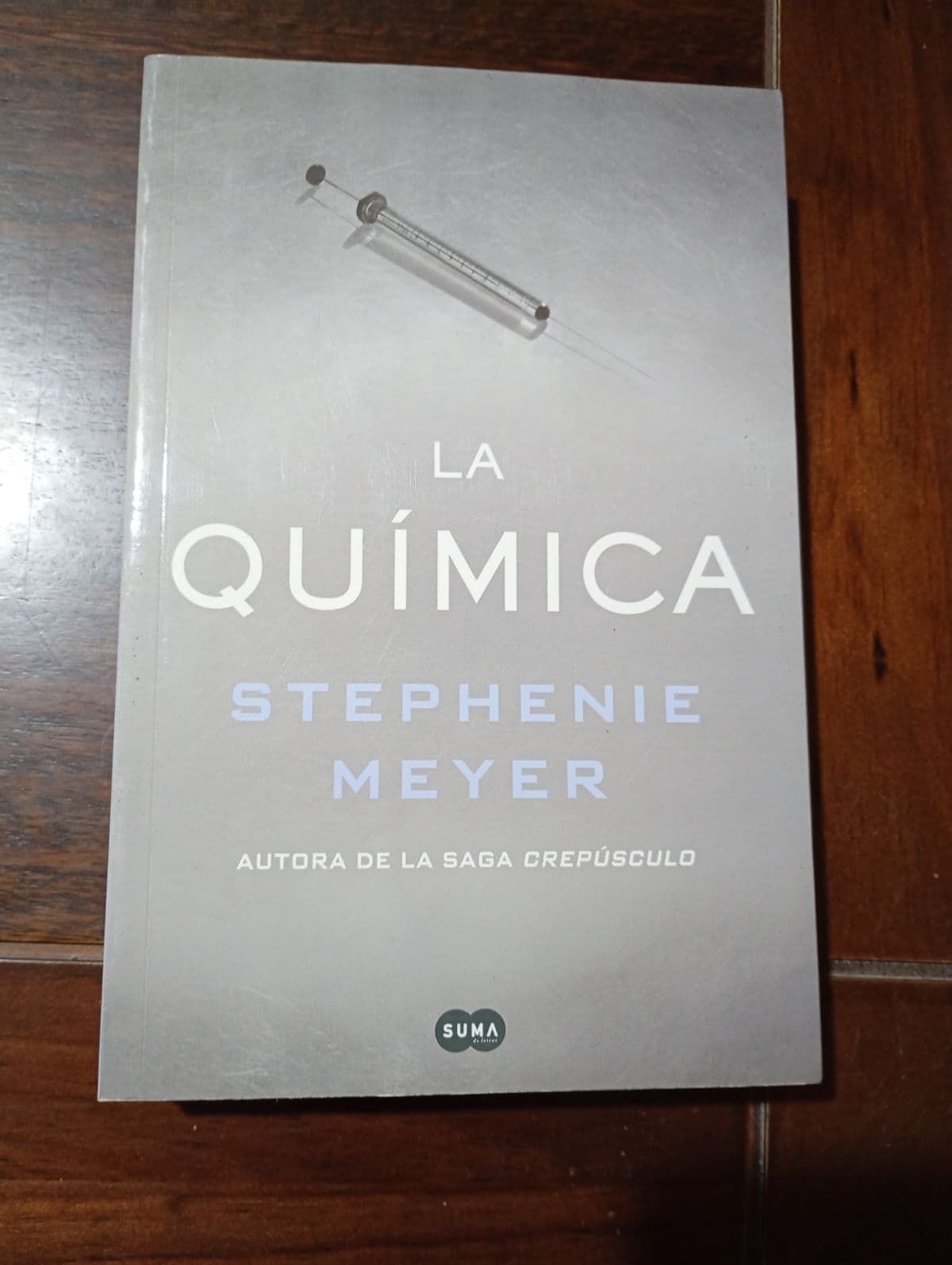 La Química — Stephenie Meyer, libro usado (foto 1 de 4)