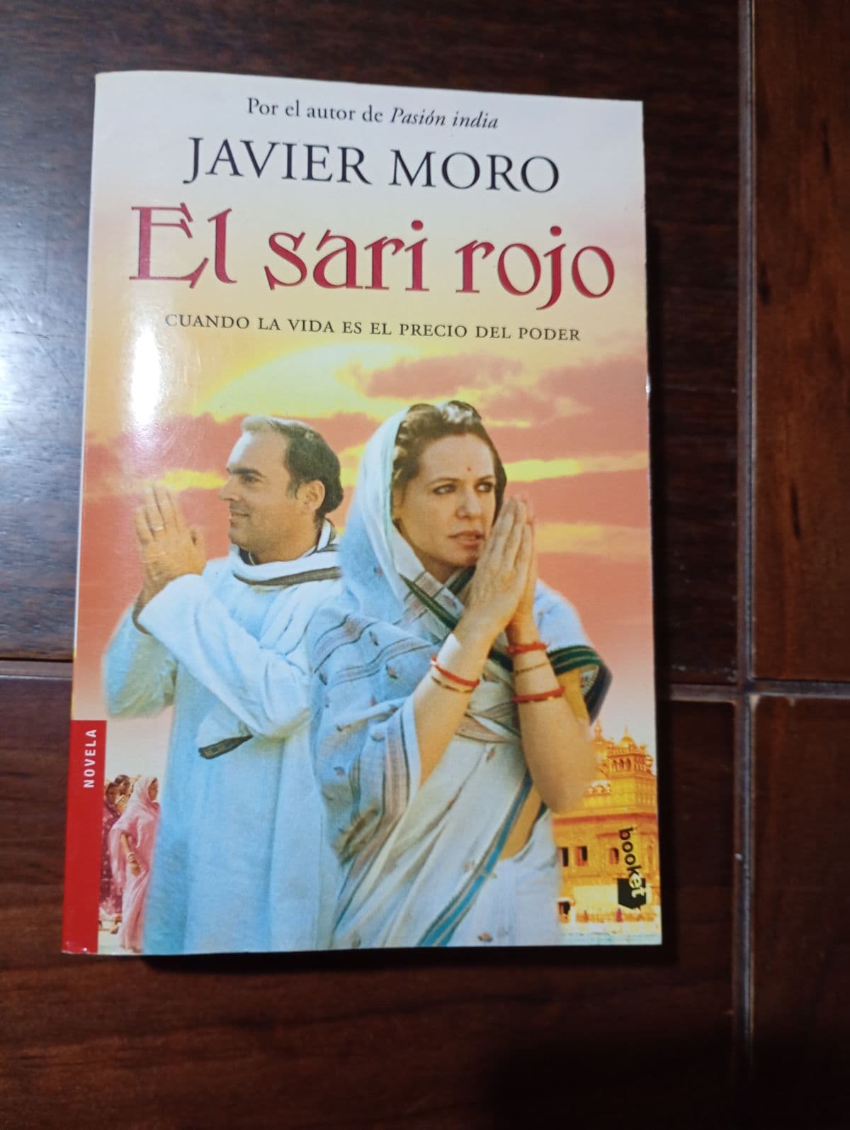 El sari rojo — Javier Moro, libro usado (foto 1 de 4)