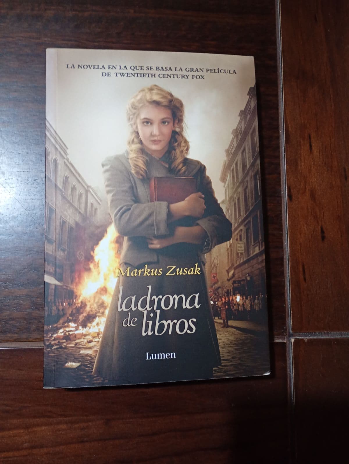 La ladrona de libros — Markus Zusak, libro usado (foto 1 de 4)