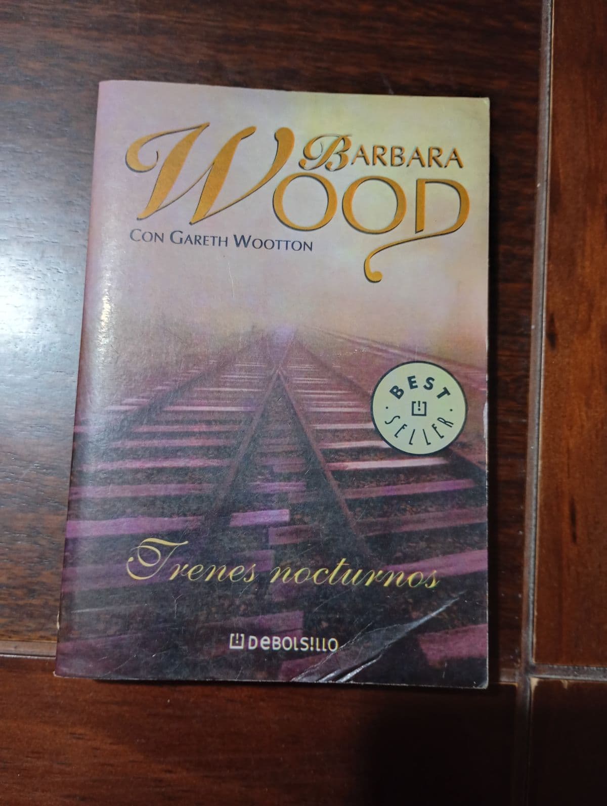 Trenes nocturnos — Barbara Wood con Gareth Wootton, libro usado (foto 1 de 5)