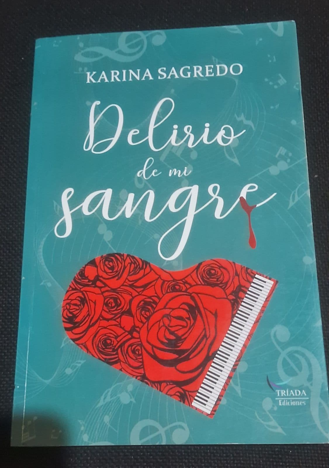 Delirio de mi sangre — Karina Sagredo, libro usado (foto 1 de 3)