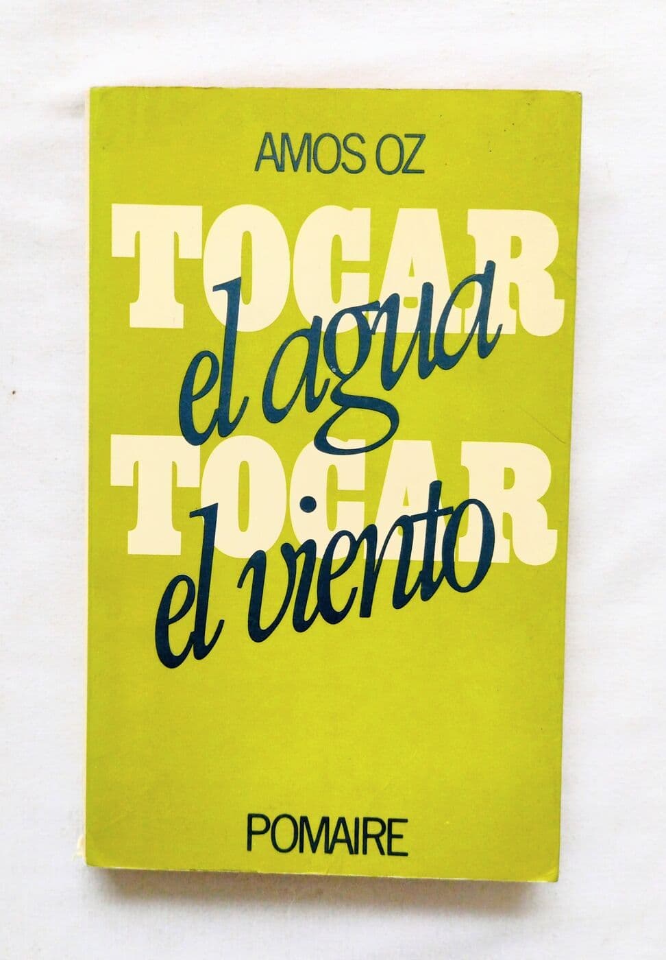 Tocar el agua, tocar el viento — Amos Oz, libro usado