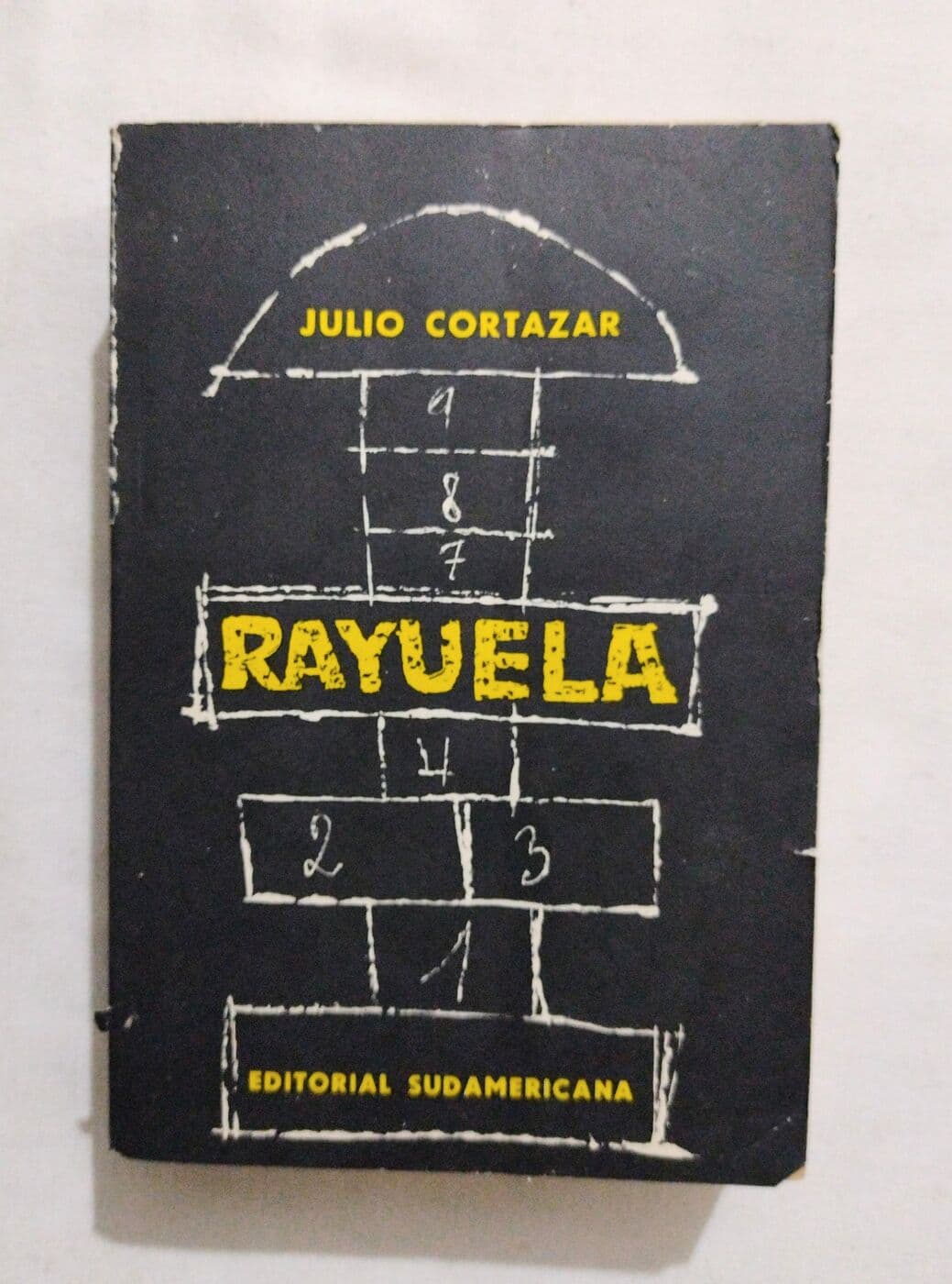 Rayuela — Julio Cortázar, libro usado