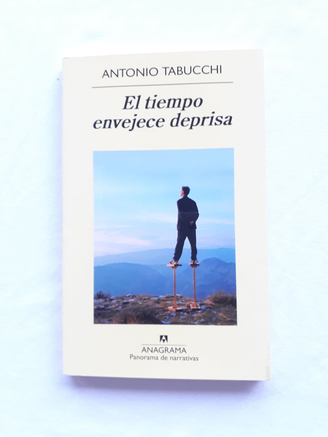 El tiempo envejece de prisa. Nueve historias — Antonio Tabucchi, libro usado