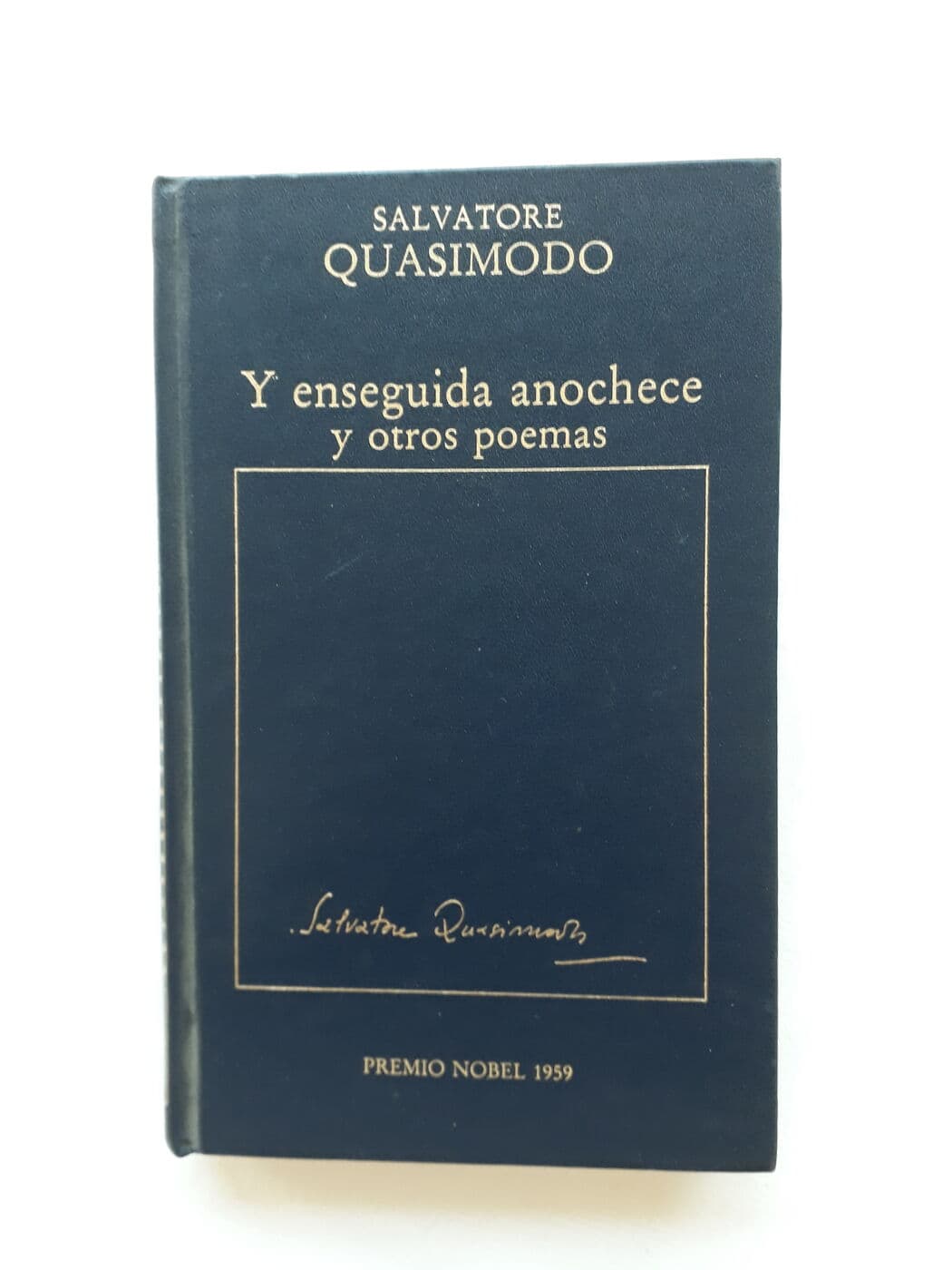 Y enseguida anochece y otros poemas — Slavatore Quasimodo, libro usado