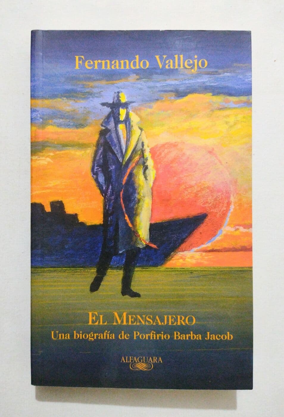 El mensajero. Una biografía de Porfirio Barba Jacob — Fernando Vallejo, libro usado