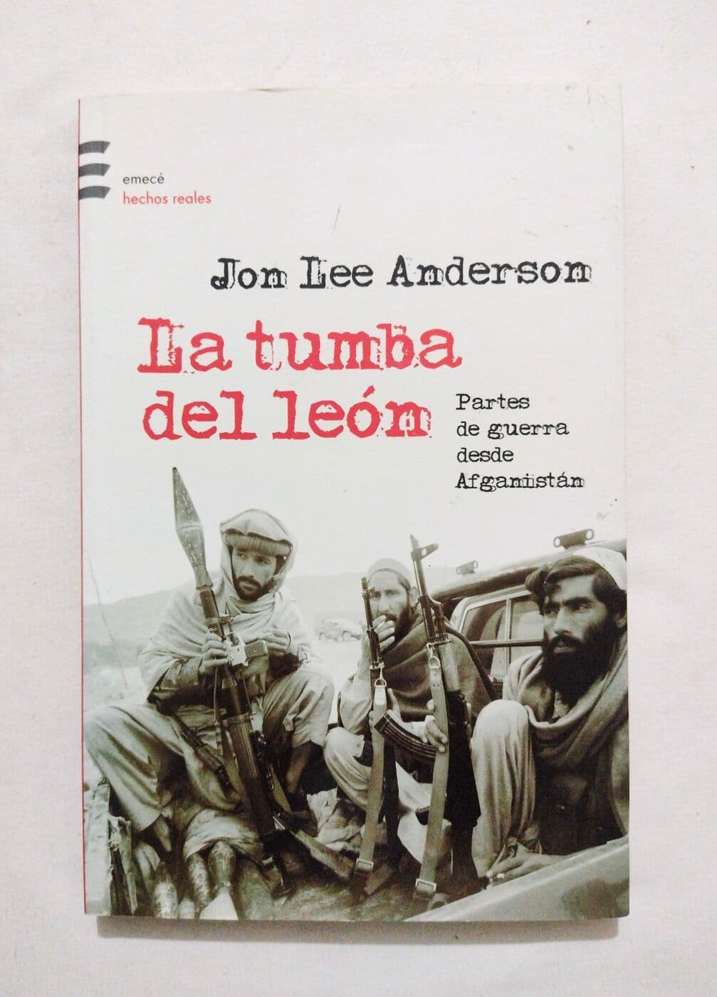 La tumba del león. Partes de guerra desde Afganistán — Jon Lee Anderson, libro usado