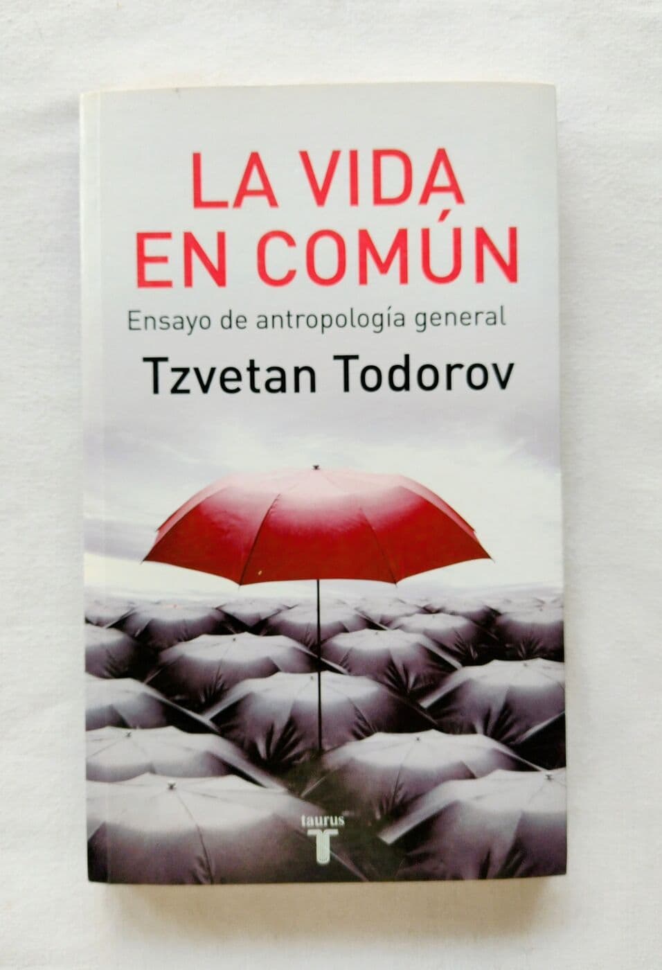 La vida en común. Ensayo de antropología general — Tzvetan Todorov, libro usado