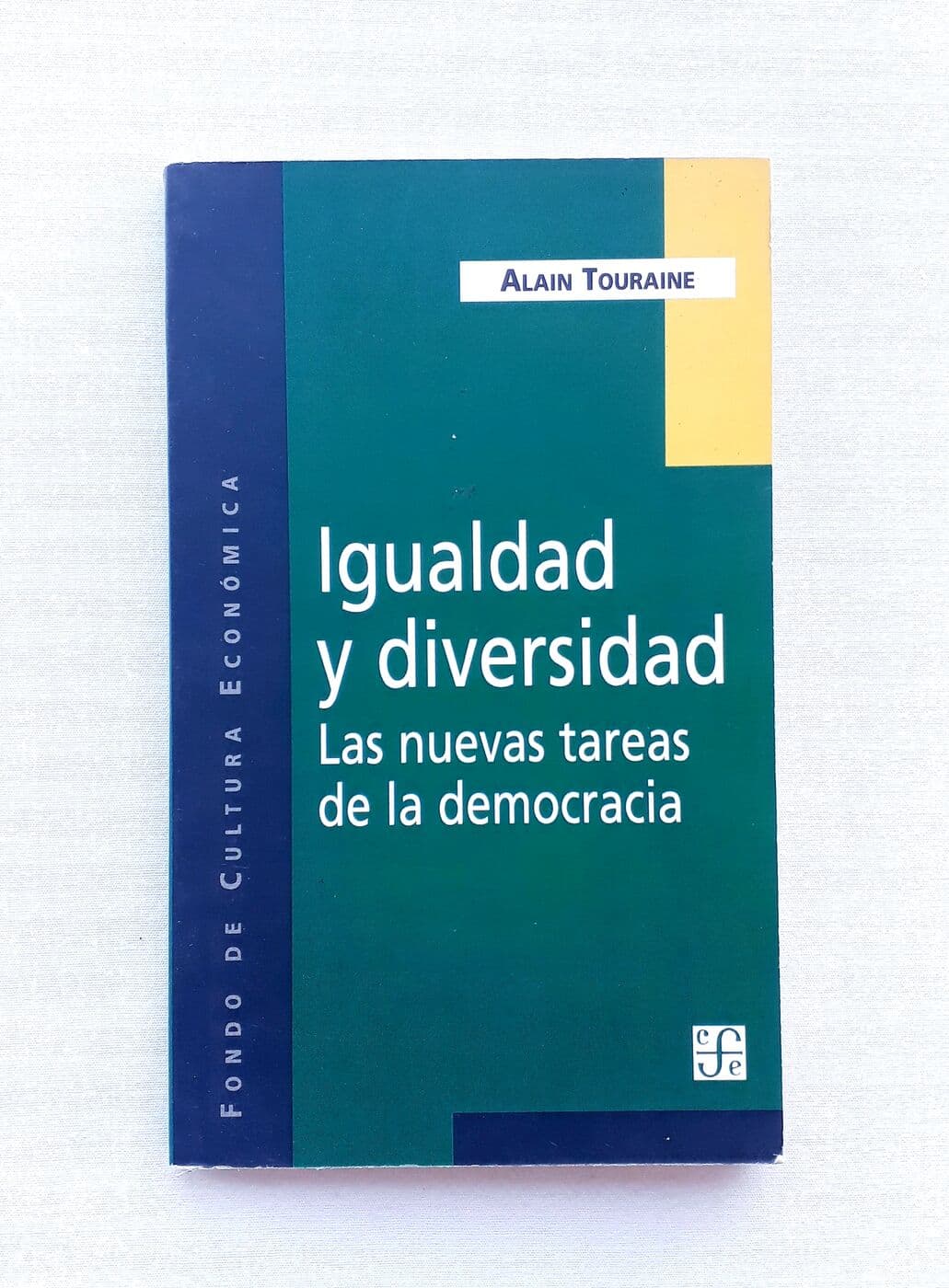 Igualdad y diversidad. Las nuevas tareas de la democracia — Alain Touraine, libro usado