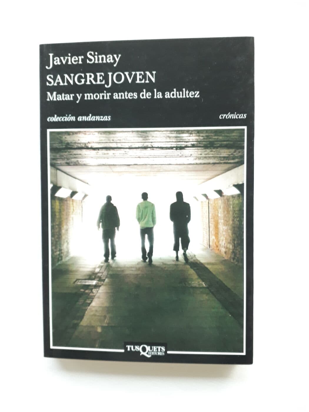 Sangre joven. Matar y morir antes de la adultez — Javier Sinay, libro usado