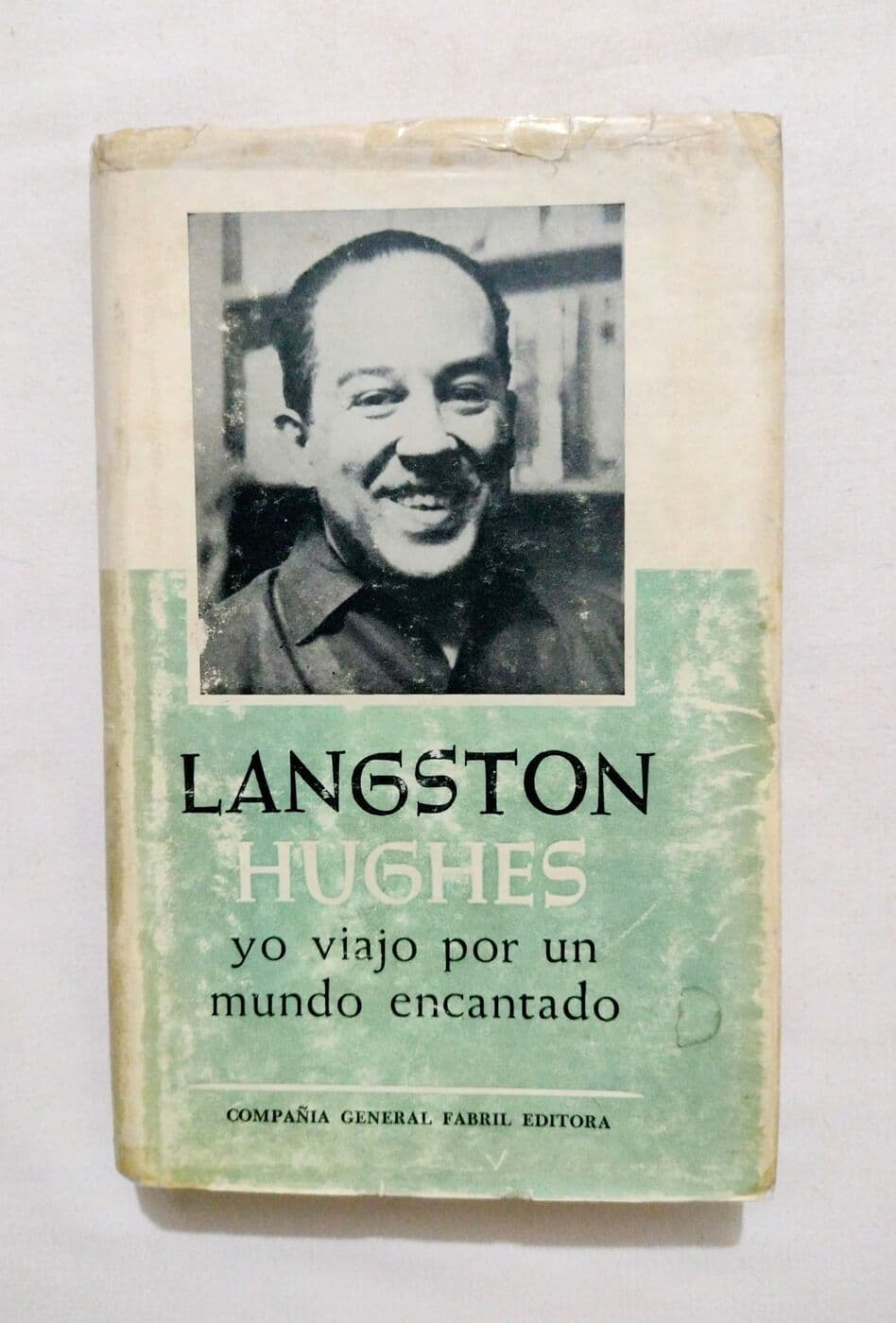 Yo viajo por un mundo encantado — Langston Hughes, libro usado