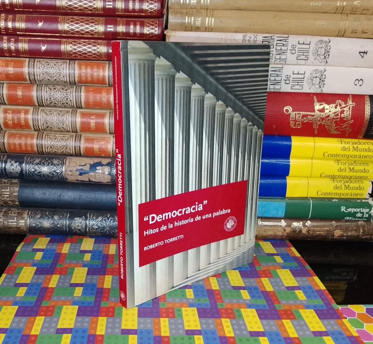 "Democracia" - Hitos de la historia de una palabra — Roberto Torreti, libro usado