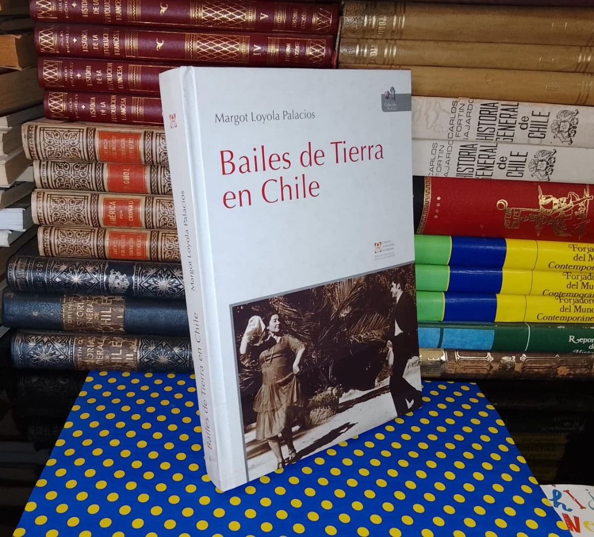 Bailes De Tierra En Chile — Margot Loyola Palacios, libro usado (foto 1 de 5)