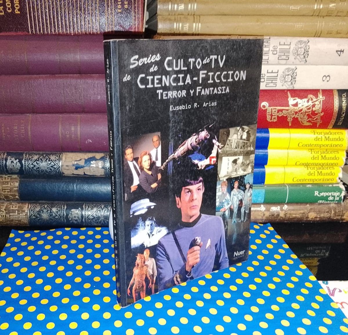 Series De Culto De TV Ciencia-Ficción, Terror Y Fantasía — Eusebio R. Arias, libro usado (foto 1 de 6)