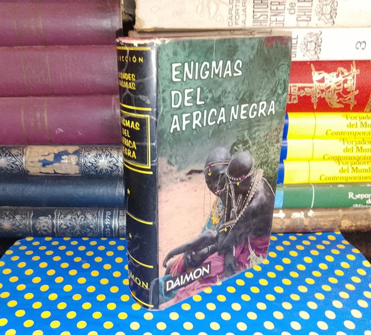Enigmas Del África Negra — José J. Llopis, libro usado (foto 1 de 6)