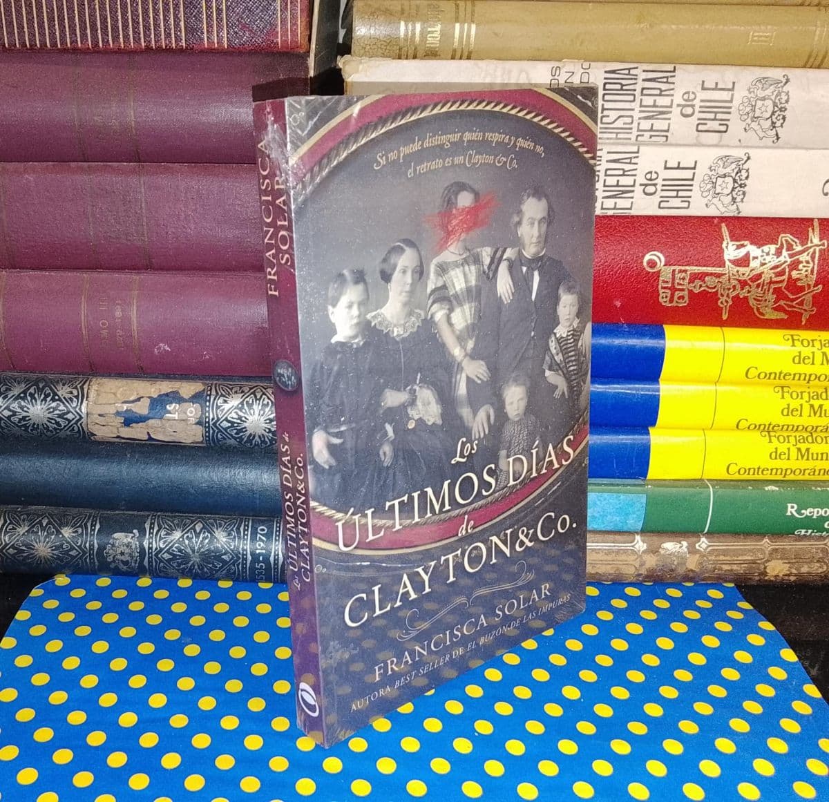 Los Últimos Días De Clayton & Co. — Francisca Solar, libro usado (foto 1 de 3)