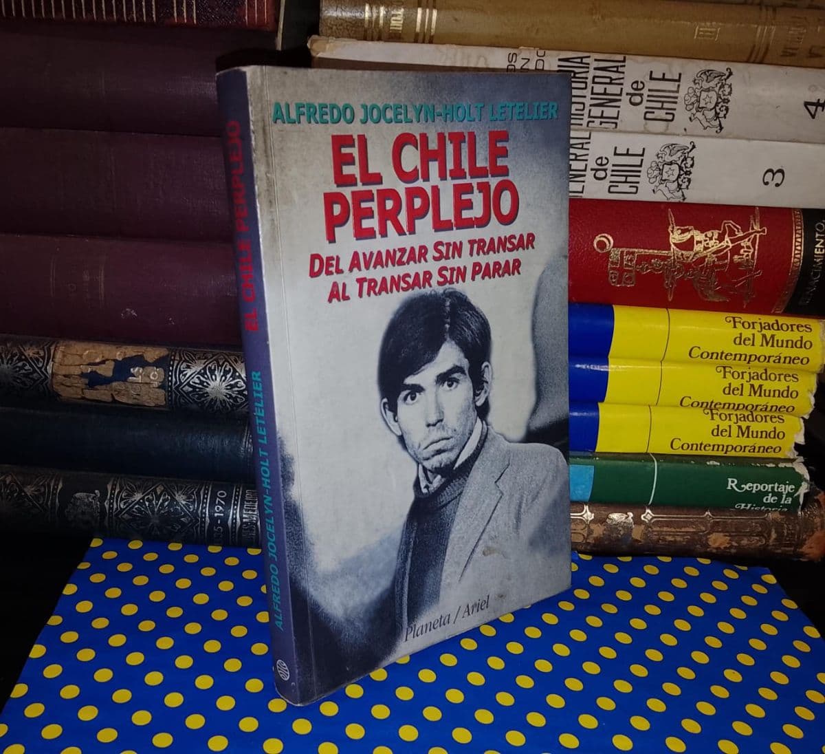 El Chile Perplejo — Alfredo Jocelyn-Holt Letelier, libro usado (foto 1 de 4)
