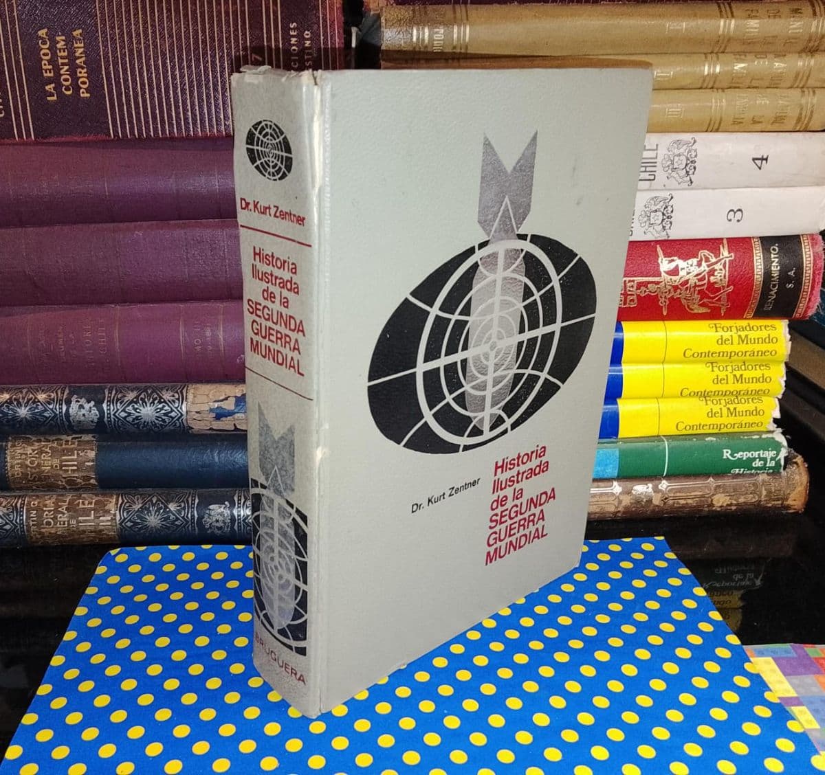 Historia Ilustrada De La Segunda Guerra Mundial — Kurt Zentner, libro usado