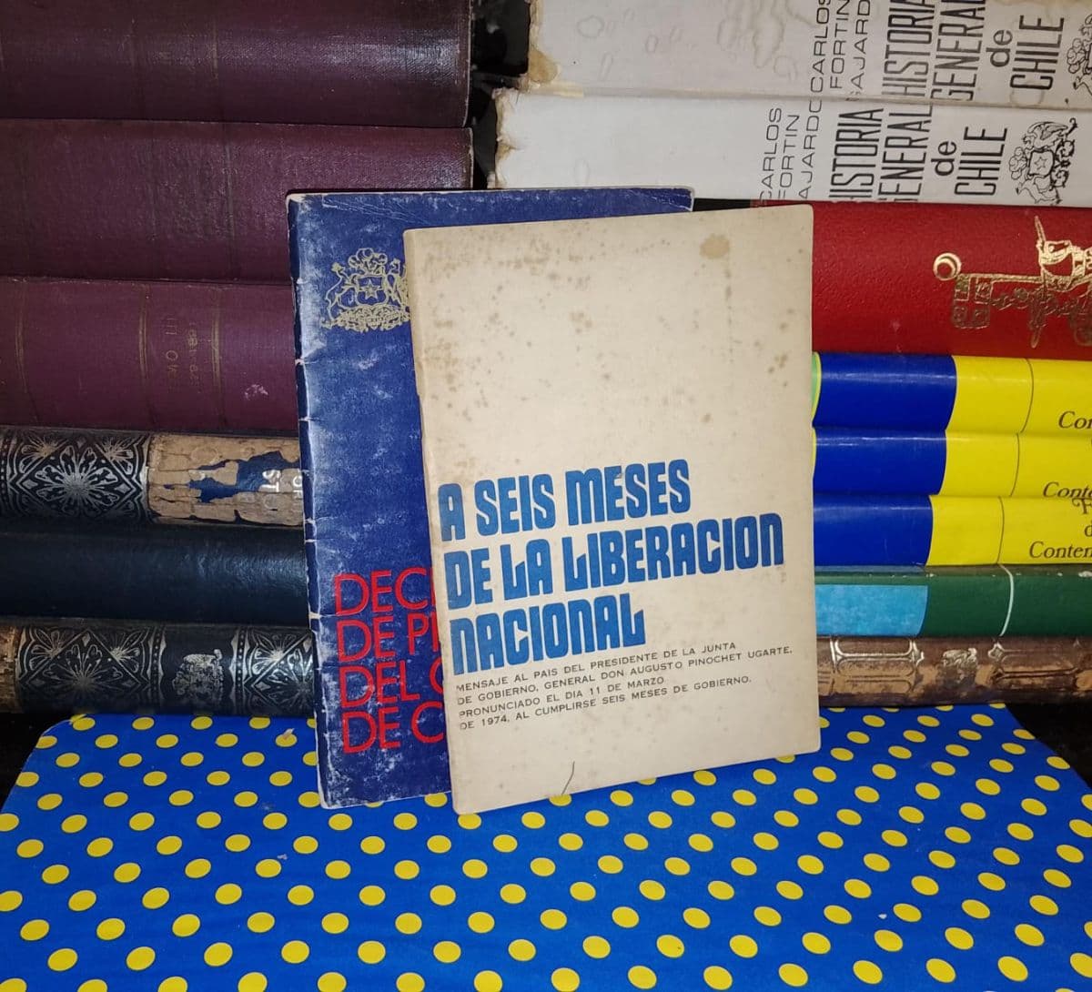 Pack 2 - Cuadernillos Junta Militar de Chile — Junta Militar, libro usado (foto 1 de 6)