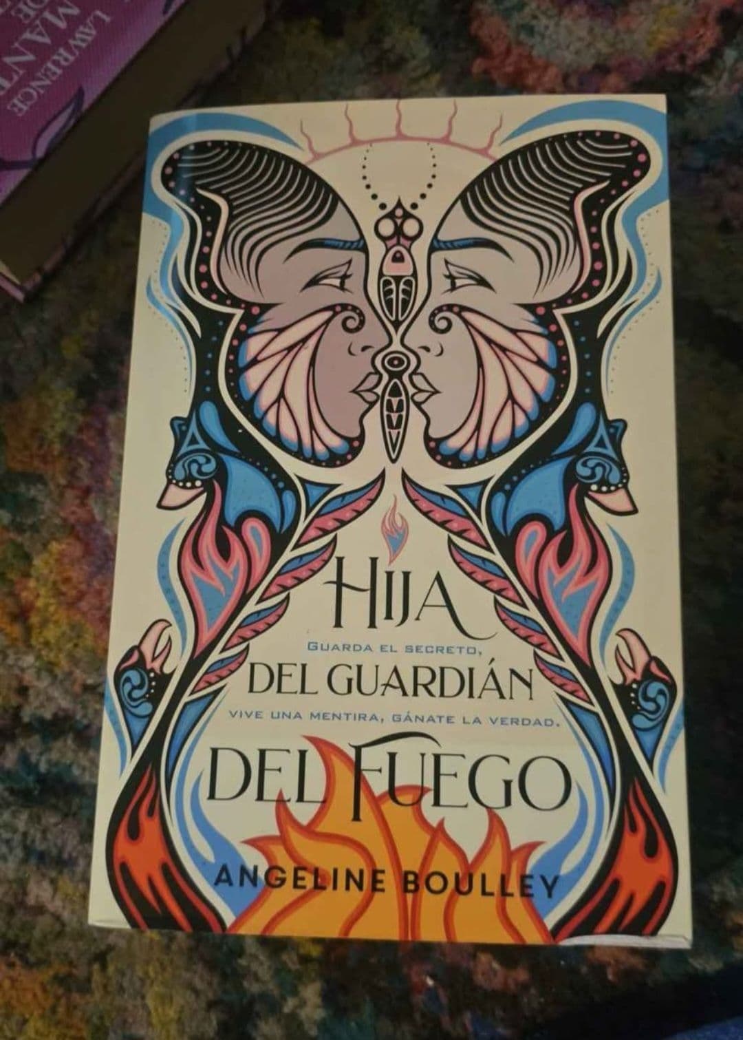 Hija del Guardián del Fuego — Angeline Boulley, libro usado (foto 1 de 2)