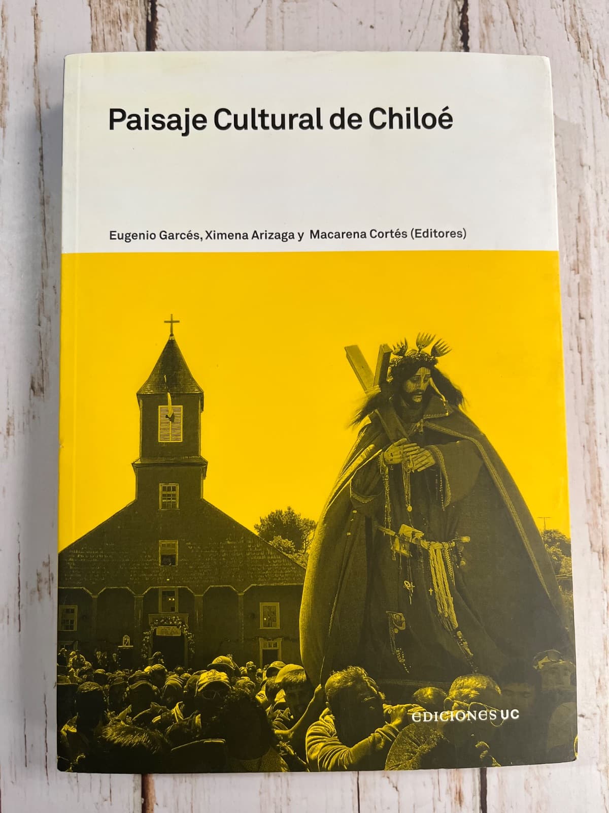 Paisaje cultural de Chiloé — Editores: Eugenio Garcés, Ximena Arizaga, libro usado (foto 1 de 6)