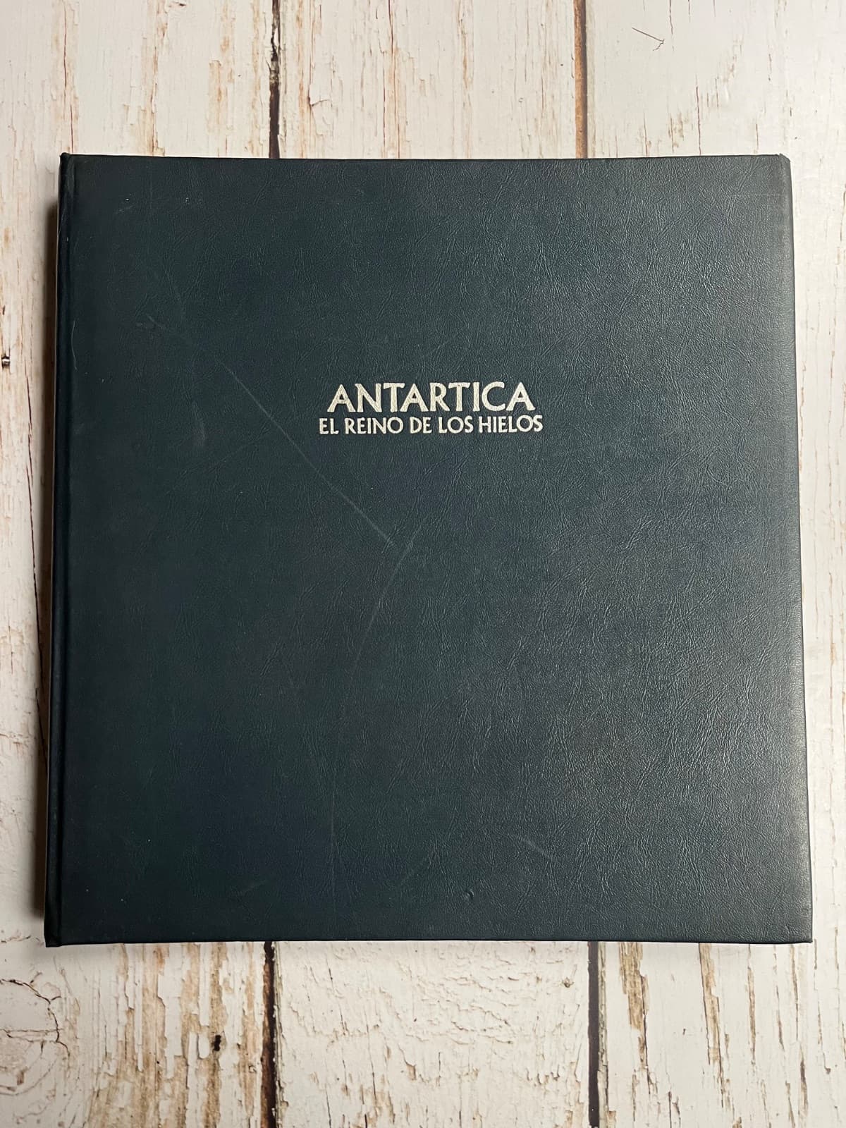 Antártica el reino de los hielos — Alfonso Calderon & María Teresa Serrano, libro usado