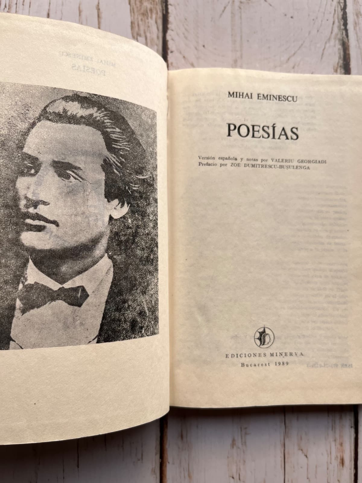 Poesías — Mihai Eminescu, libro usado (foto 1 de 6)