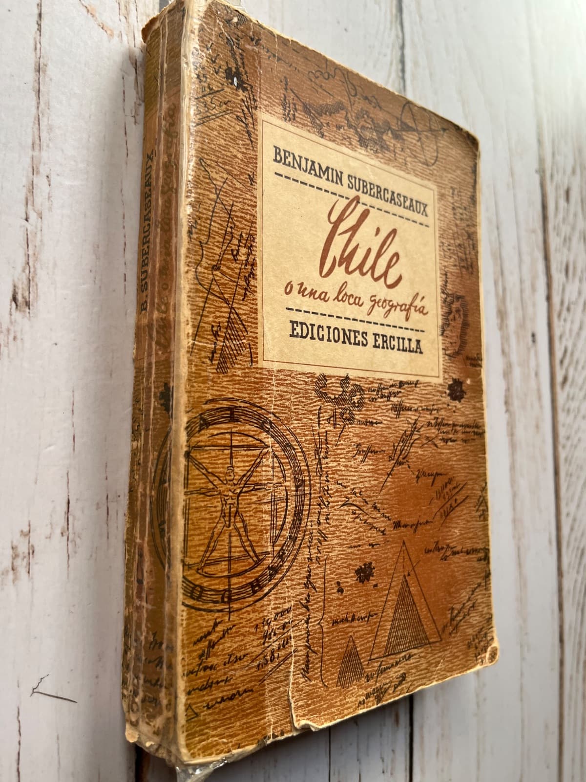 Chile o una loca geografia — Benjamin Subercaseaux, libro usado (foto 1 de 6)