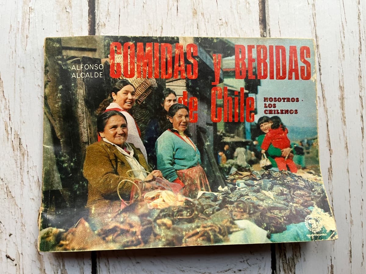 Comidas y bebidas de Chile (editorial Quimantú) — Alfonso Alcalde, libro usado (foto 1 de 6)