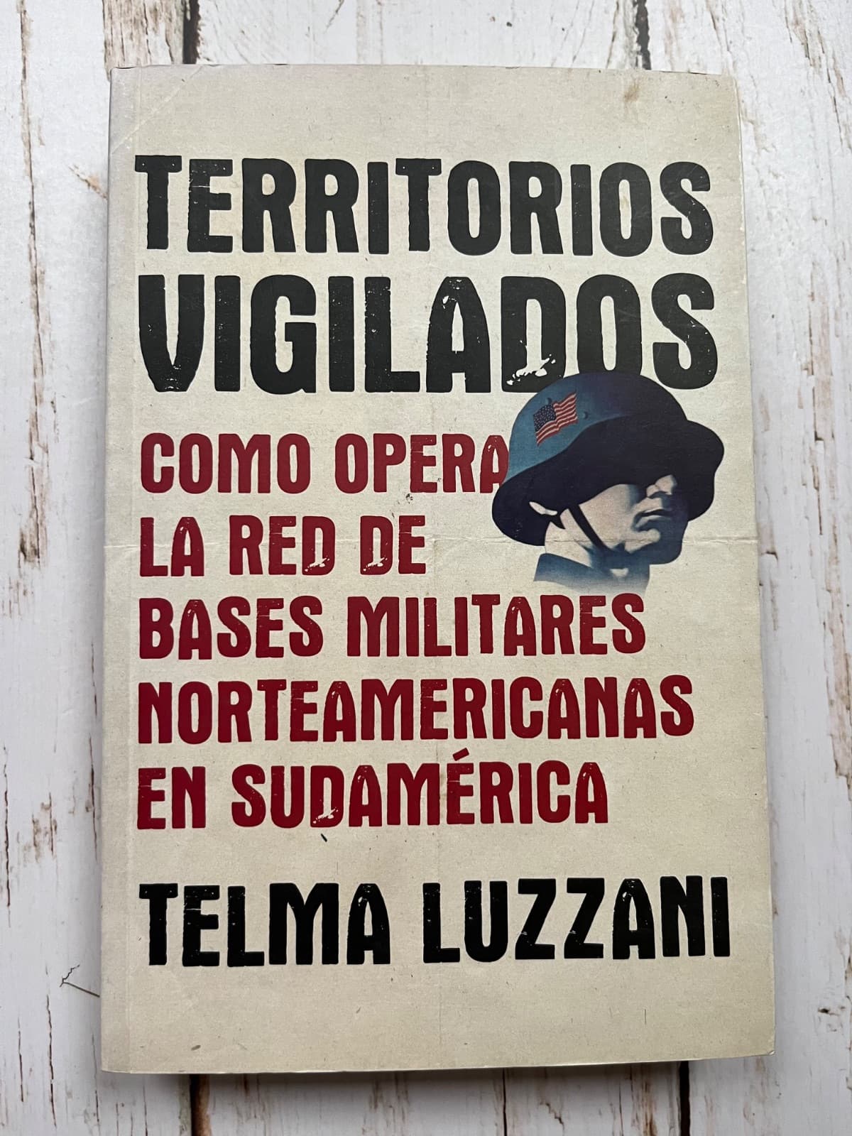📚 TERRITORIOS VIGILADOS Cómo opera la red de bases militares norteamericanas en Sudamérica — Telma Luzzani, libro usado (foto 1 de 6)